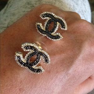 Chanel vintage gold metal earrings